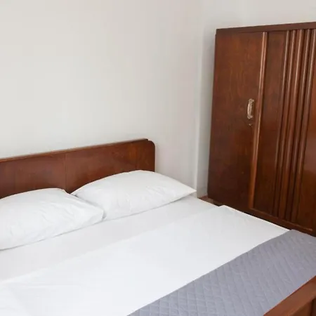 Two-bedroom With Sea View Ap 1 *